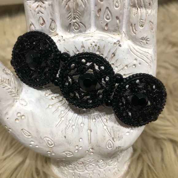 Black bracelet & earrings - Picture 3 of 7